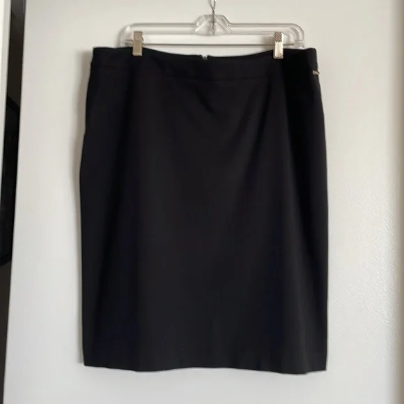 DKNY Black Midi Skirt. - Picture 10 of 13